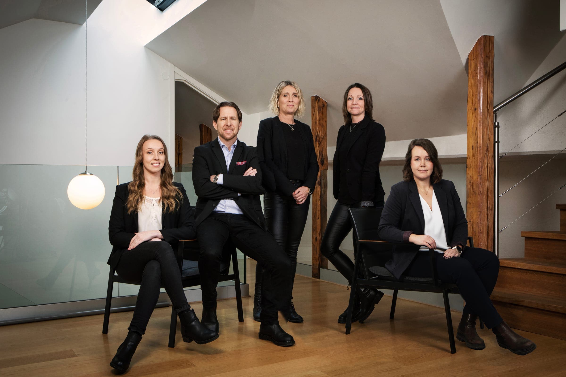 Personalen på Revecon samlade på kontoret